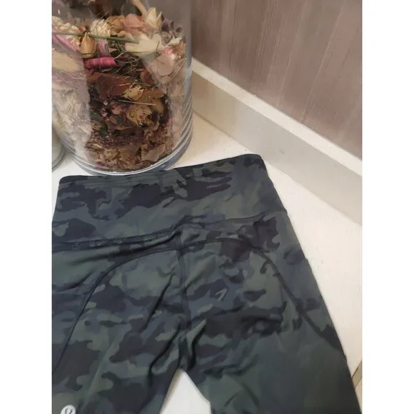 Lululemon Women's Fast And Free 6" Non-Reflective Shorts Black Size 4 - Picture 4 of 6